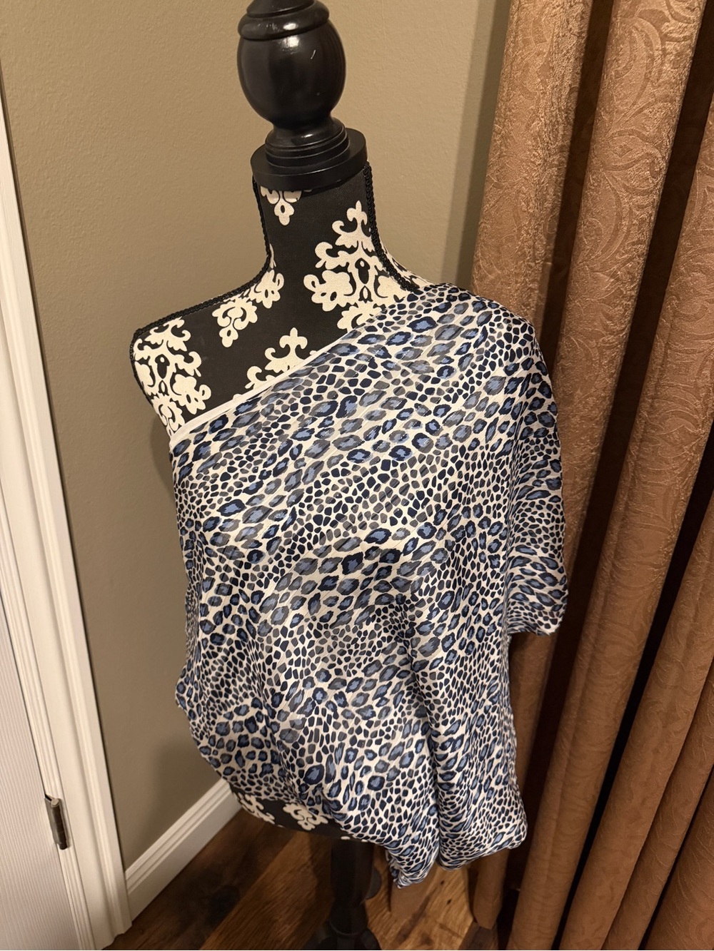 Women’s Vici One Shoulder Blue Leopard Print Shirt Size Medium